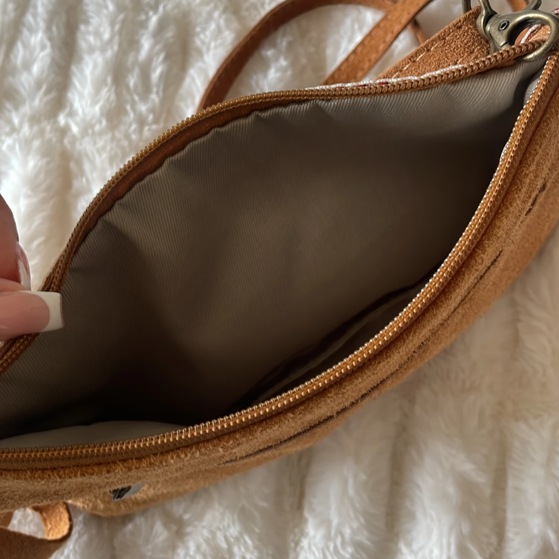 Fransväska i mocka  - 92