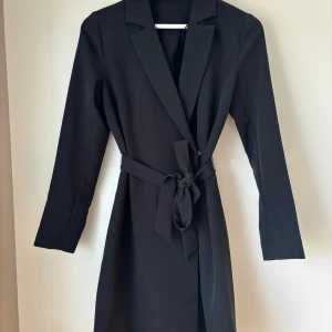 Blazer klänning  - Använd 1 gång 