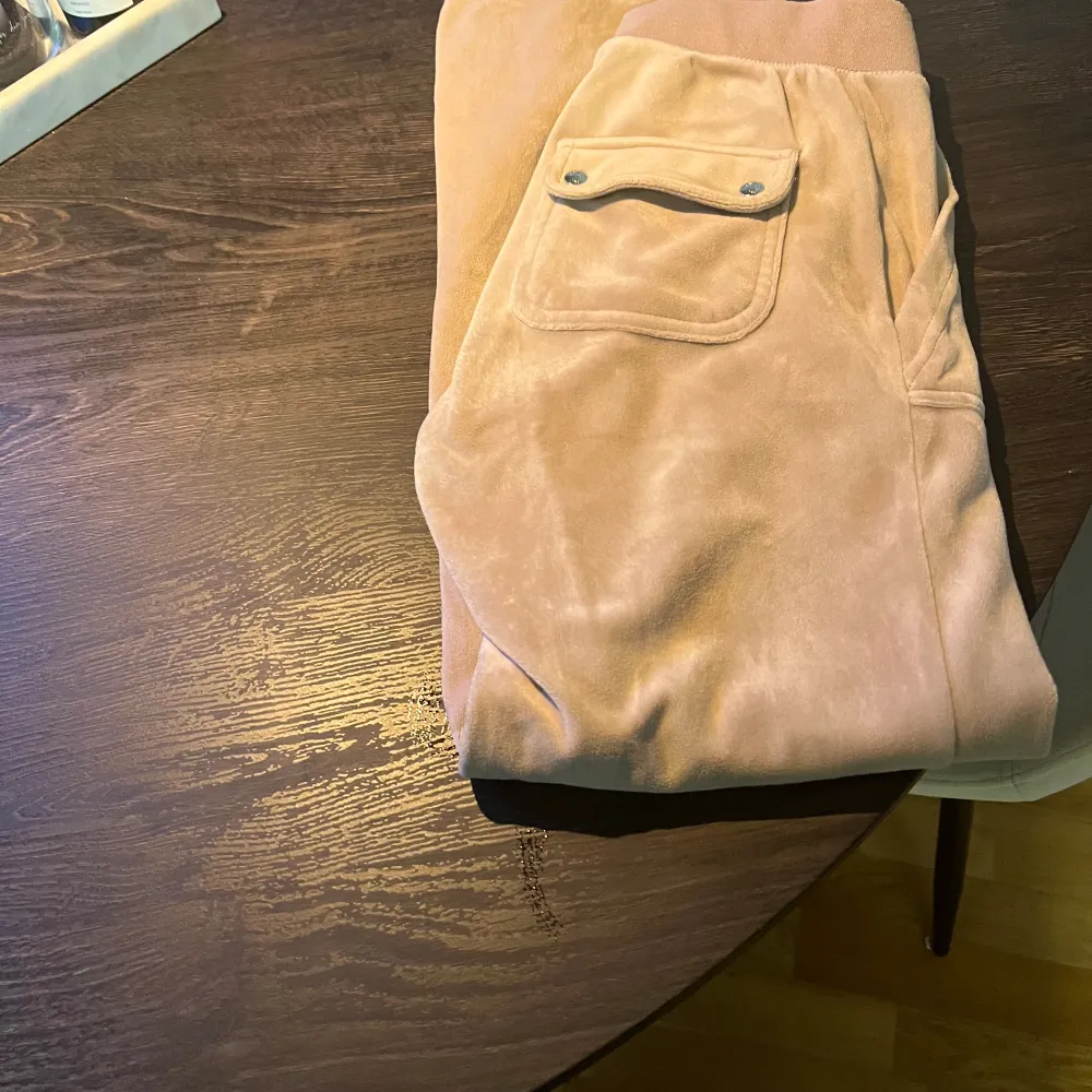 Jätte fint skick upplagda hos skräddare passar om man är 160 el kortare. Jeans & Byxor.