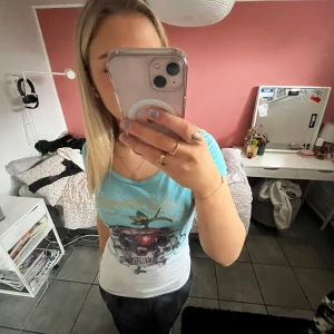 Ed Hardy t-shirt💕 - Super snygg tröja som tyvärr inte kommer till användning längre, super bra skick💕