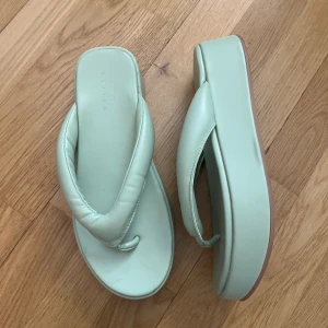 Höga sandaler - Gröna höga sandaler från asos i fint skick. Storlek 38/39.