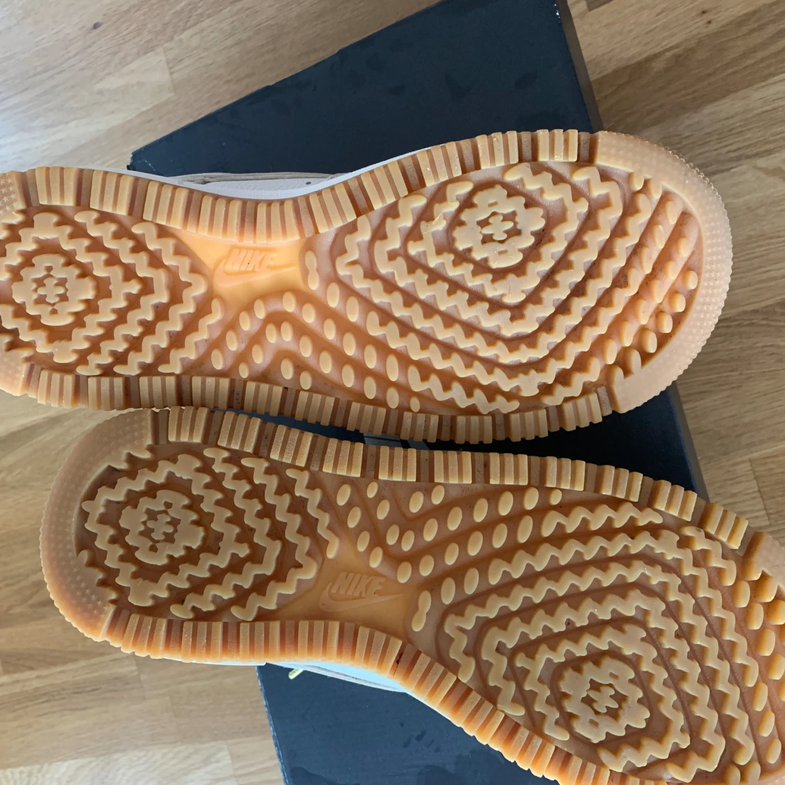 AIR FORCE 1 LUXE - 90