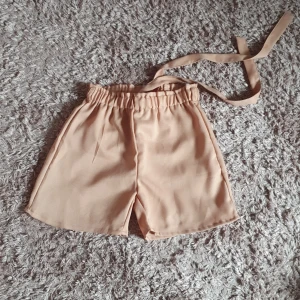 Fina shorts - Säljer dessa shorts, aldrig använda. Skärp ingår.