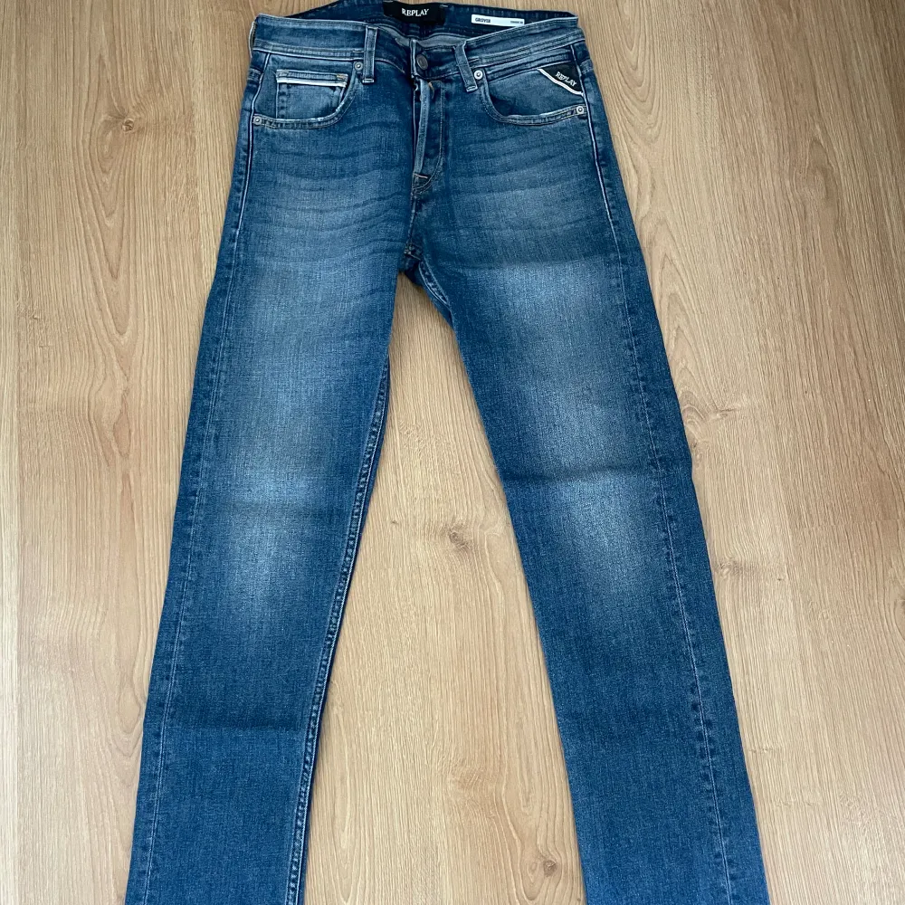 Fina Replay Grover jeans med straight fit. Väldigt bra skick. Jeans & Byxor.