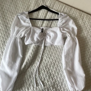 Vit topp -  Vit topp knappt använt från H&M