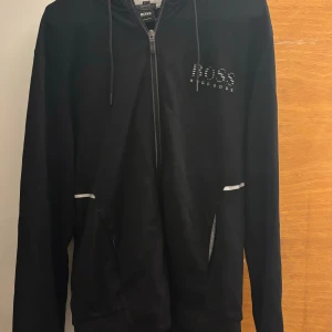 Hugo boss - Skick 9/10 Säljer för 500 men pris går att diskutera  Storlek L men passar M