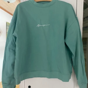 Sweatshirt  - Lite oversized sweatshirt med fin färg💚