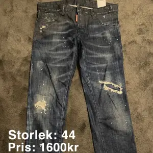 Säljer dessa par jeans. Mycket bra skick på dem. Äkta Dsquared2 Jeans. Kan träffas i göteborg eller fraktas runt sverige.