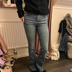 Midwaist bootcut jeans från Bootcut Blake Jag är 168 cm lång för referens Skriv om ni vill veta måtten ☺️