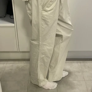 Beige byxor - Midja 50 cm Ytter ben 107 cm Inre ben 78