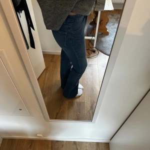 Lågmidjade jeans - Säljer dessa snygga jeans som är i bra skick. Pris kan diskuteras!! Dom är från Lindex. 