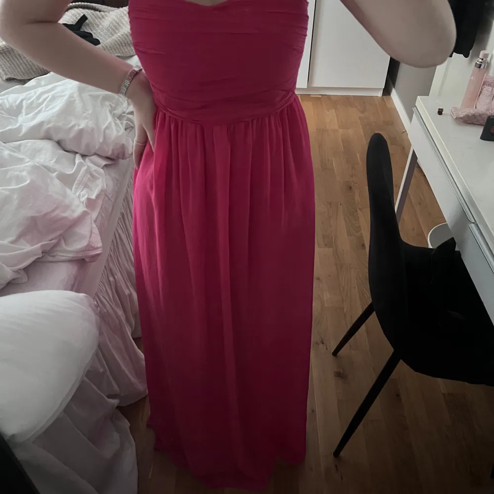 Jättefin rosa balklänning utan ärmar . Klänningar.
