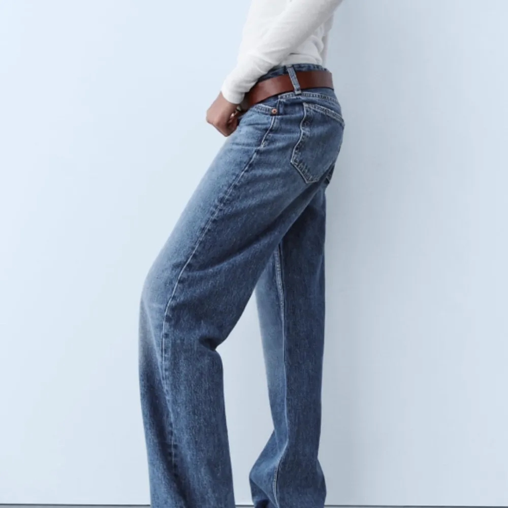 Som nya! Jättesnygga och sitter baggy på mig som har storlek 40 i jeans i vanliga fall.. Jeans & Byxor.