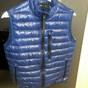 Peak performance väst - Peak performance Ward väst i storlek s som är i ny skick