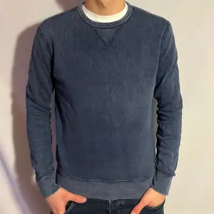 Tjena! Säljer nu denna extremt sällsynta tröjan som är ifrån Ralph lauren• Skick 9/10 • Storlek S• Modellen på bilden är 184cm • Vårt pris : 499kr • Hör gärna av er via pm vid frågor eller funderingar;