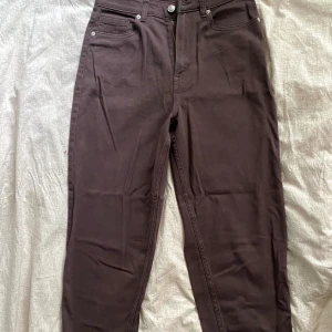 Bruna jeans - Storlek 36 från H&M. Fint skick! Finns i Göteborg.