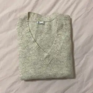 En stickad tröja från Cubus i storlek L/XL 