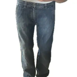 Feta Burberry jeans i bra skick, dm om funderingar. Säljer då dom inte kommer till användning.