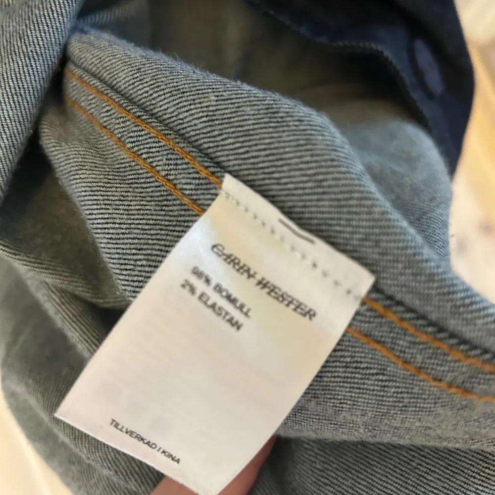 Kavaj i jeans material från Carin Wester, bra skick. . Jackor.