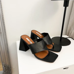 Klackar - Oanvända klackar 💛