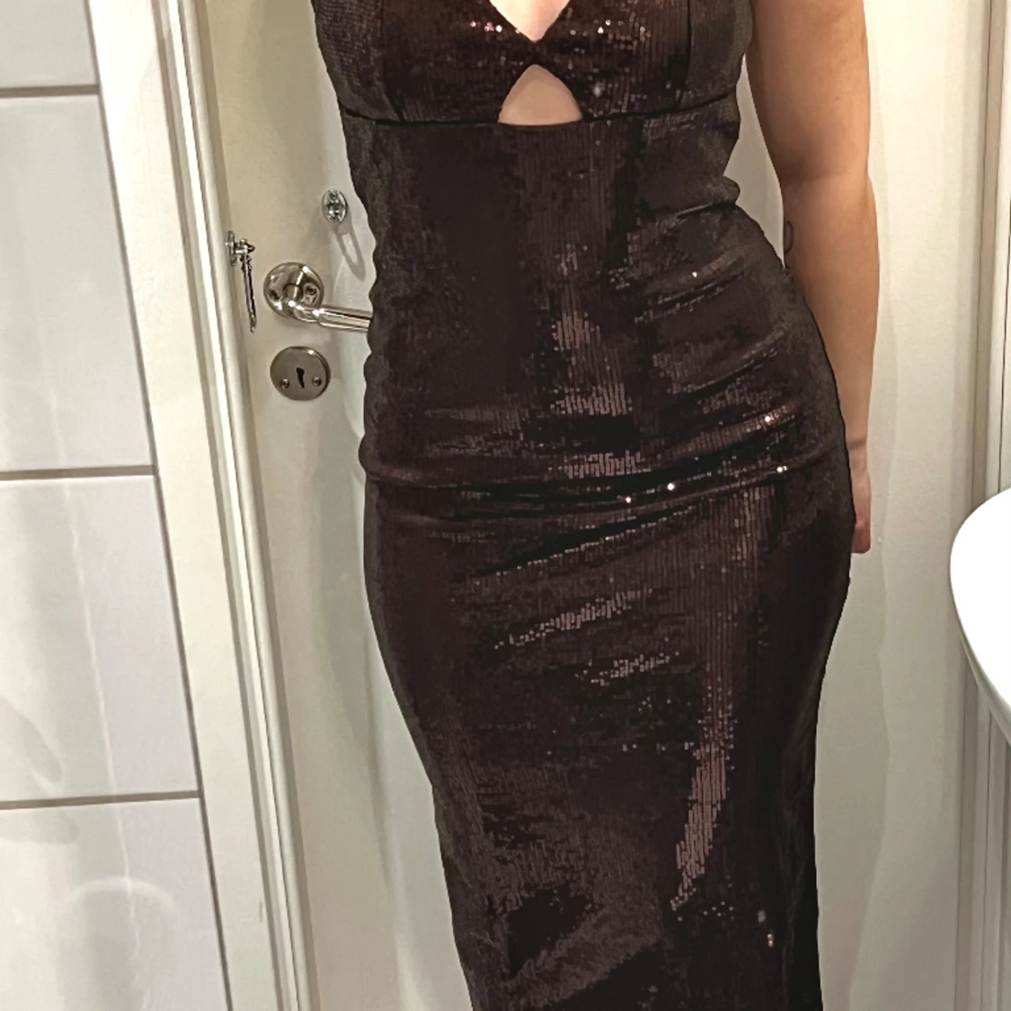 Brun paljettklänning  - 90
