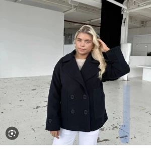 Design by si kappa   - Säljer denna kappan då den inte längre kommer till så mycket andvändning. Den passar perfekt nu till våren. Skriv privat för egna bilder om du är interreserad 💕