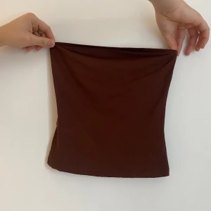 Bandeau  - Bandeau top, aldrig använd. Ny skick. 91% polyester och 9% elastine. Säljer pga tycker inte om materialet så mycket