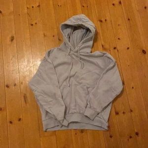 Weekday hoodie  - Oversized pastell blå hoodie från weekday! 