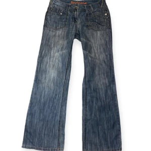 Vintage jeans - Vintagejeans från märket ”Boyfriend”💕.Saknar storlek men sitter bra på mig med drygt 80 cm midjemått och som vanligtvis bär S/M. Skriv privat för fler bilder
