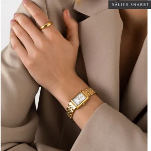 Mockberg klocka  - Hej säljer min mockberg klocka använd 1 gång inga repor eller skador köpt för 1599kr säljer för 900💖 kan möta upp samt fraktas Vid snabbaffär kan pris diskuteras