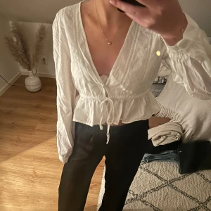 Blus  - Supersöt blus från zara, aldrig använd 