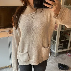 Tröja med fickor - Intressekoll!! Såå fin tröja som jag köpt här på plick❤️ Inte mina bilder!