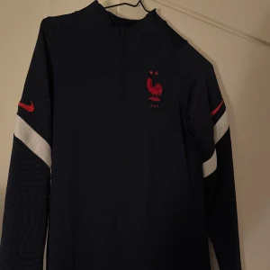 Frankrike träningströja - Frankrike träningströja i storlek Xs Använd fåtal gånger 