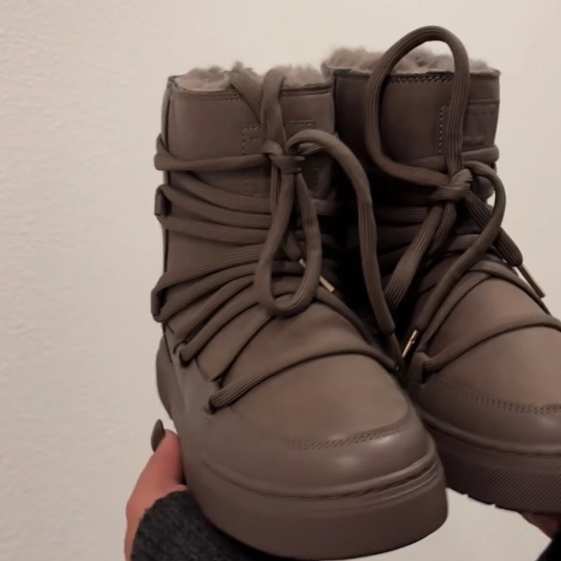 Inuikki liknande skor från hm