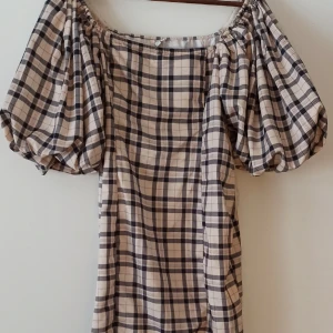 T shirt - Med puffärmar,