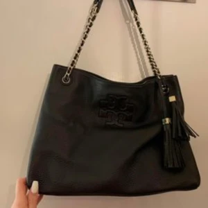 Väska tory burch  - Väska från tory burch i fint skick. Nya bilder kan tas vid intresse