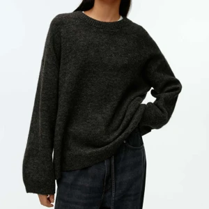 Arket tröja  - Säljer min mörkgrå arket tröja i alpackablandning. Har en i flera färger och kände att jag använde denna minst. Superbra skick! 