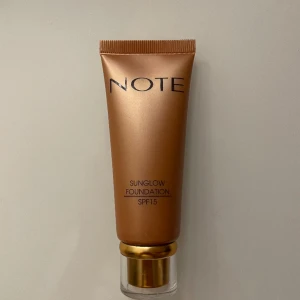 Tinted moisturizer - Säljer denna foundation/tinted moisturizer från normal som inte passade mig❤️ använd 1-2 gånger men känns jättesynd att låta den ligga om nån annan kan få användning för den💞💞