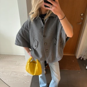 Cape - Såå fin cape från h&m💕 använd en gång 