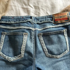 Diesel jeans  - Intressekoll på dessa jeans från Diesel kids i storlek 16 years men passar mig med storlek 36 perfekt! Skriv för egna bilder med jeansen på. Endast använda 1 gång!