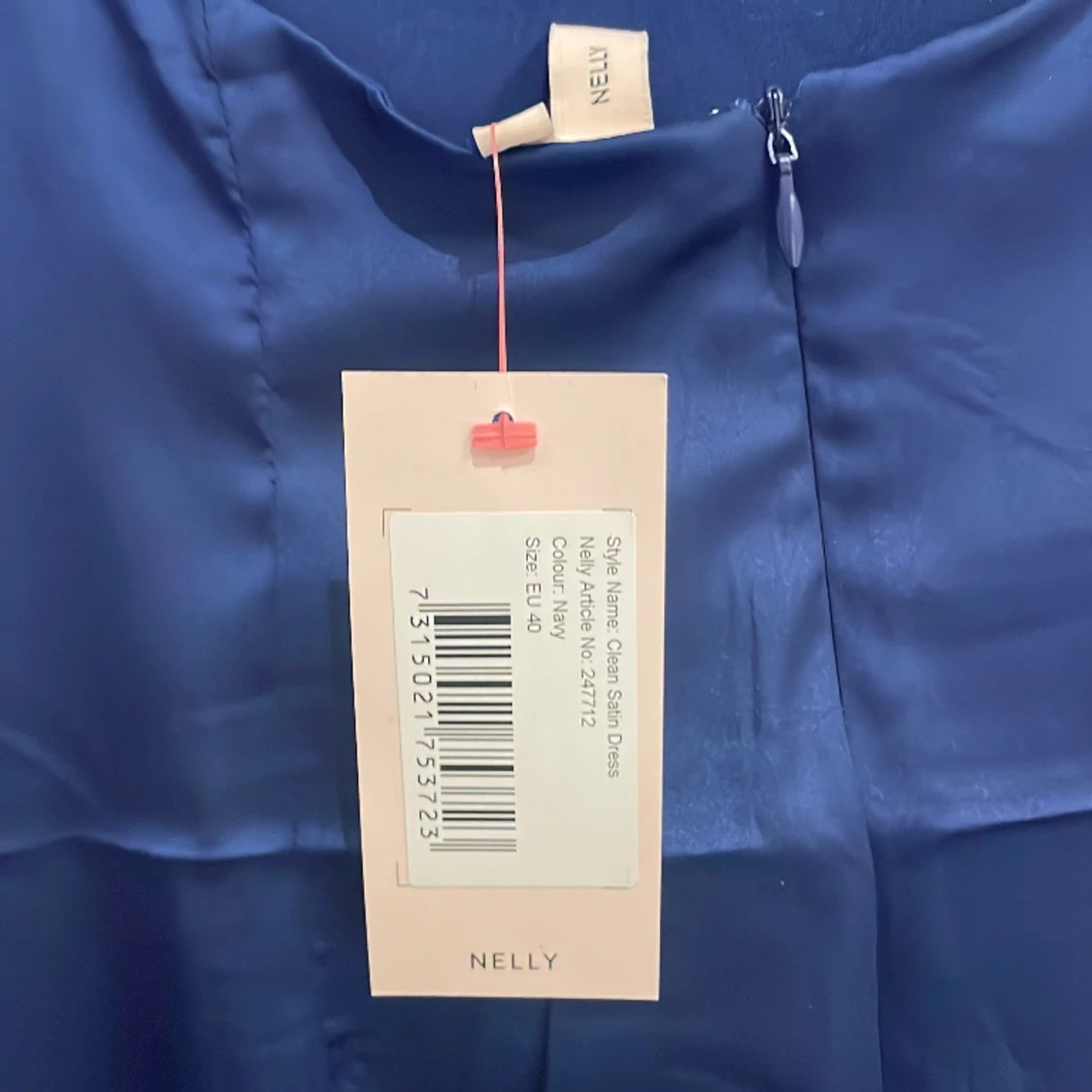 Superfin marinblå balklänning i satin med u ringning i ryggen!❤️‍🔥 - 91