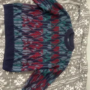 Polar skate co. Stickad sweatshirt  - En stickad sweatshirt från polar skate co. Nästan helt ny.