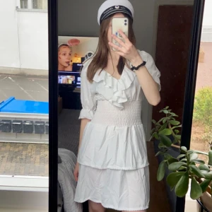 Studentklänning - Så så himla fin studentklänning!! Helt oanvänd från Måddisch, säljer då jag tyvvär hittat en annan🥲✨💕
