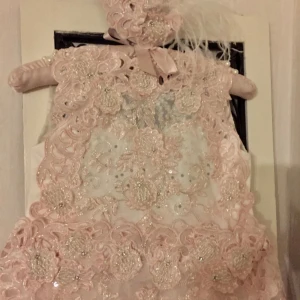 Exklusiv utsmyckad pärlorbröllop dop  tyll broderier klänning och hår accessoar  - Storlek 8-10 år