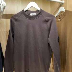 Stone island tröja - Brun Stone island tröja i storlek S.  Bra skick!