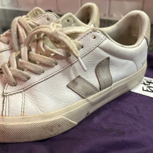 Veja skor - Säljer mina gammla veja skor som jag inte har använt på ett långt tag, skriv gärna om frågor💓💓