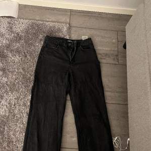 Superfina svarta jeans i superbra skick 