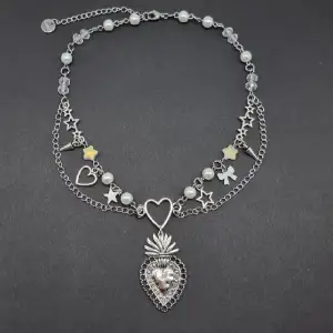 Handgjort halsband och exklusiv design🖤 Gjord i bra kvalitet💎Material- rostfritt stål, pärlor, zinklegeringar och glas. Nickel fri. Längd: 34cm + 5cm 