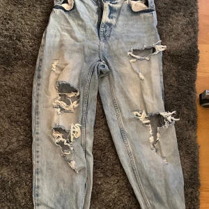 jeans - bra skick och sitter bra runt midjan