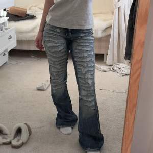 Säljer dessa sjukt trendiga low rise jeans från jaded london. Helt oanvända med lappar på. Skriv för frågor!  